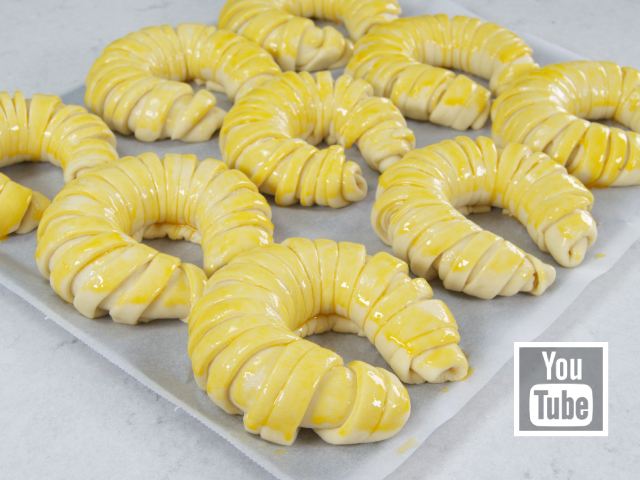 Pastane Usulü Ay Poğaça Tarifi (Yumuşacık ve Garantili Sonuç)